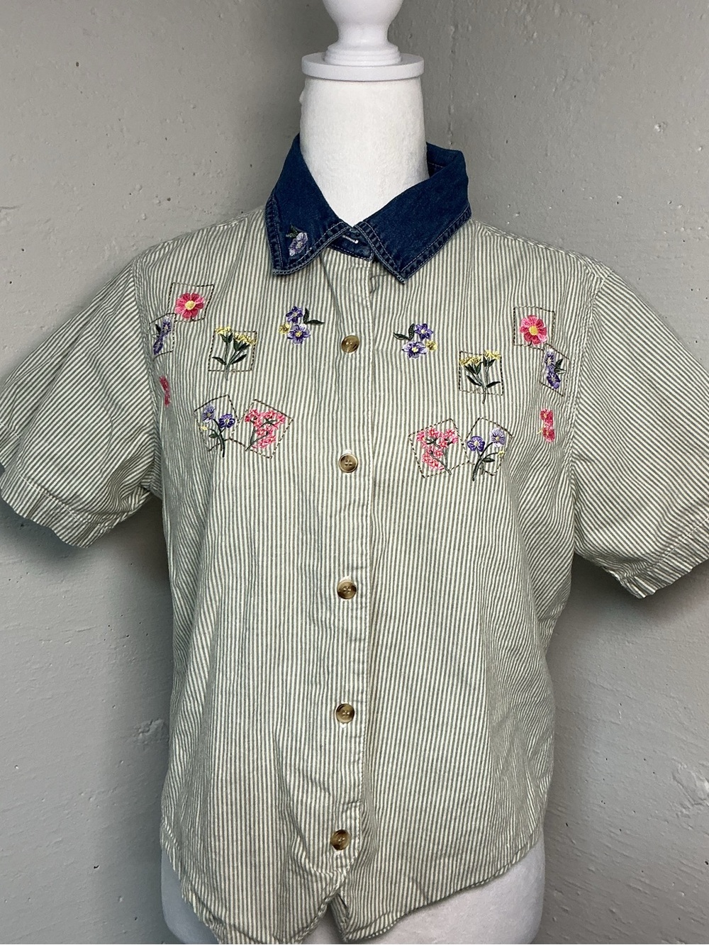 Bobbie Brooks LargeShort Sleeve Shirt Sage Pinstripe Floral Embroidery Denim 90s